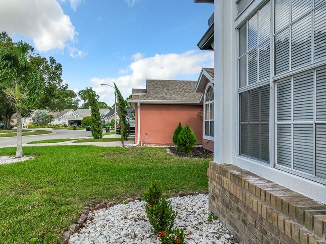 Building Photo - Beautiful 3 Bedroom, 2 Bath POOL Home with 2-Car Garage in the Heart of Hunters Creek!