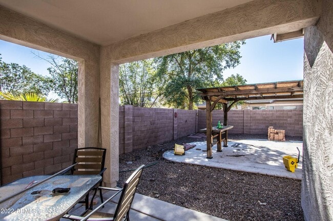 Building Photo - 44629 W Santa Fe St