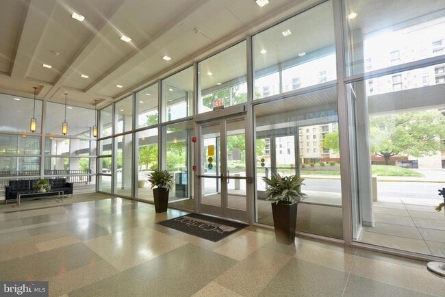 Building Photo - Bright 1BR 1B Condo | All Utilities Included | Arlington