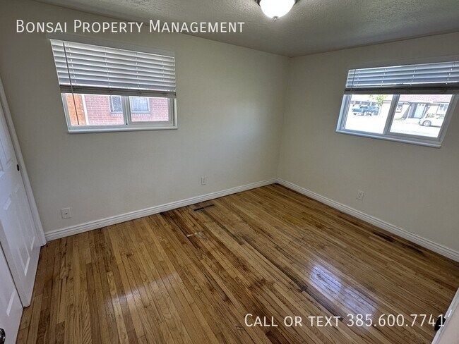 Building Photo - 1336 S Cheyenne St