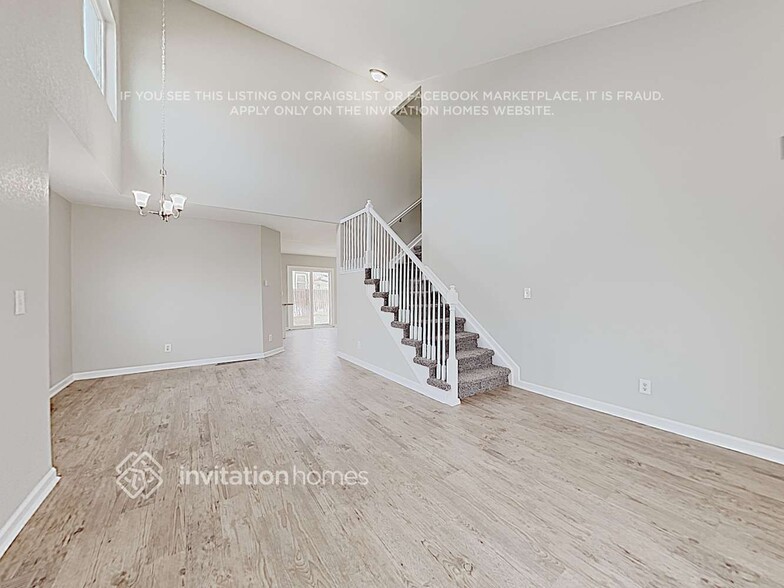 Building Photo - 2248 S Espana St