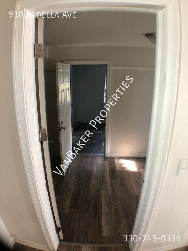 Building Photo - 910 Ardella Ave