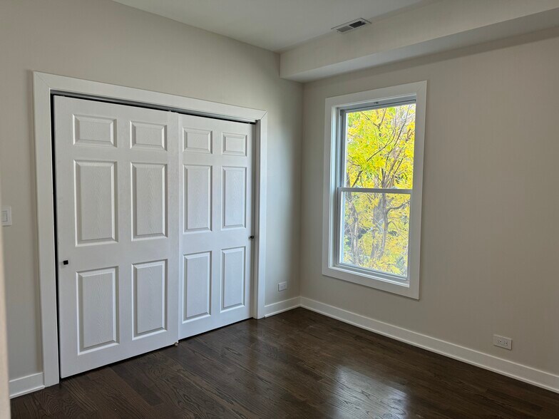 Building Photo - 3135 S 53rd Ave