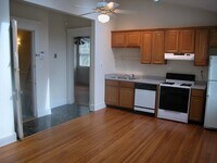 Building Photo - 867 Rosedale Rd NE