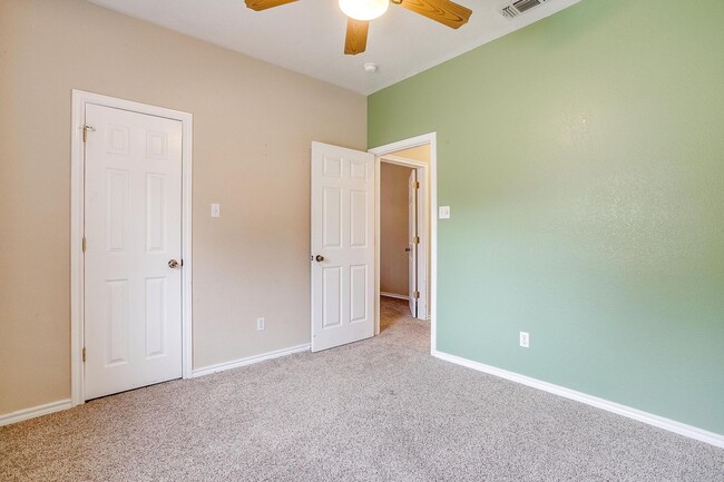 Building Photo - Country Living- Half Duplex-  3 Bed, 2 Bat...