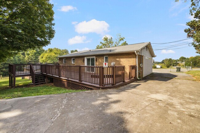 Building Photo - 274 Green Pond Rd