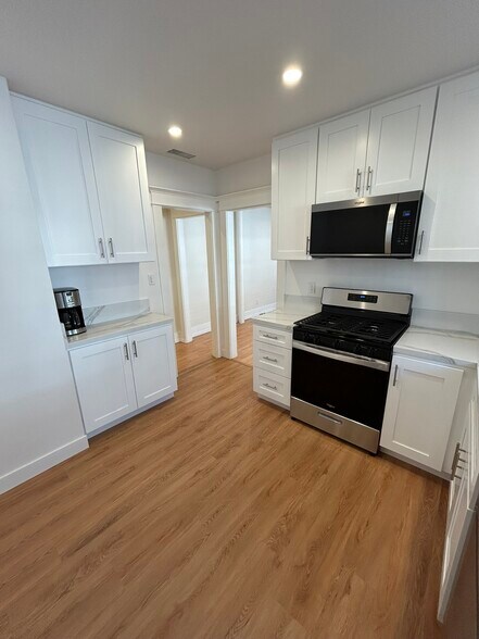 Building Photo - 508 N Windsor Blvd