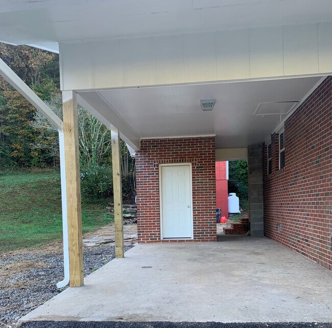 Building Photo - Settawig Ranch