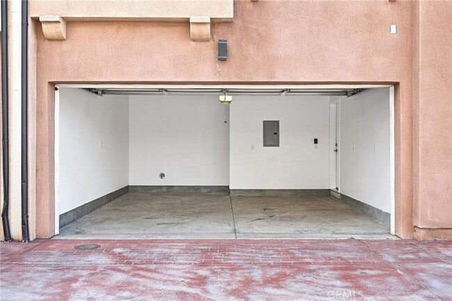 Building Photo - 15340 Lassen St