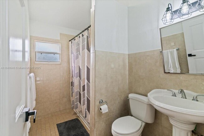 Building Photo - 8920 Crescent Dr