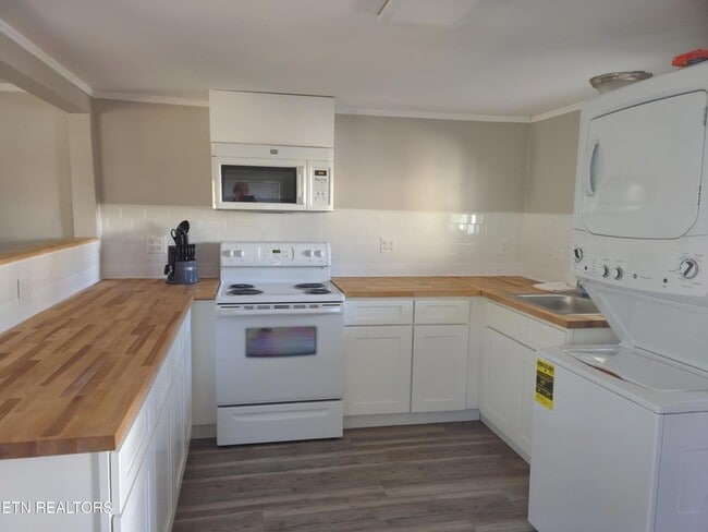 Building Photo - 757 W Outer Dr