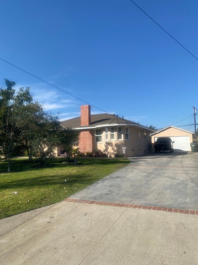 Building Photo - 409 E Puente St