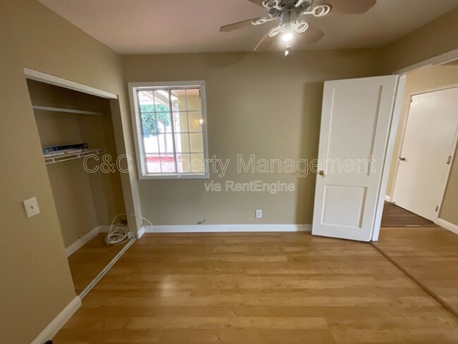 Building Photo - 3872 Tiverton Dr