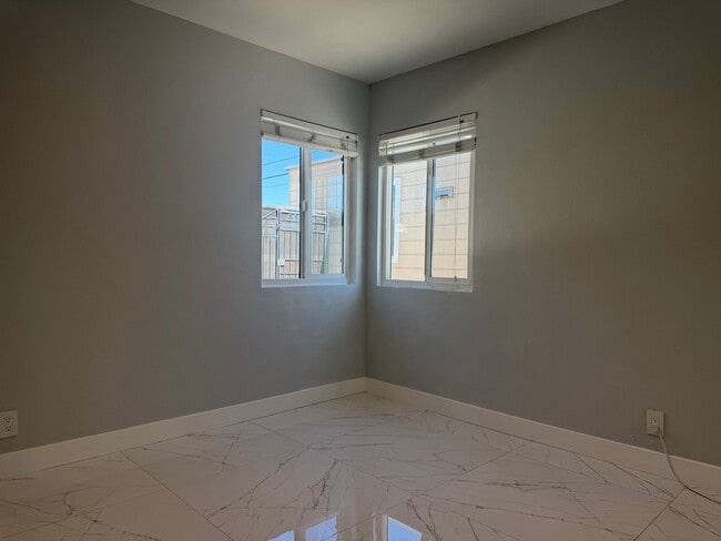 Building Photo - 2516 Fernley Dr