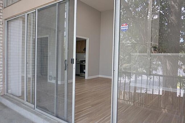 Building Photo - Beautifully Remodel Top-Level Condo!