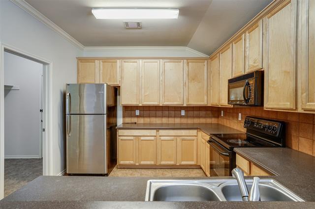 Building Photo - 6925 Red Bluff Dr