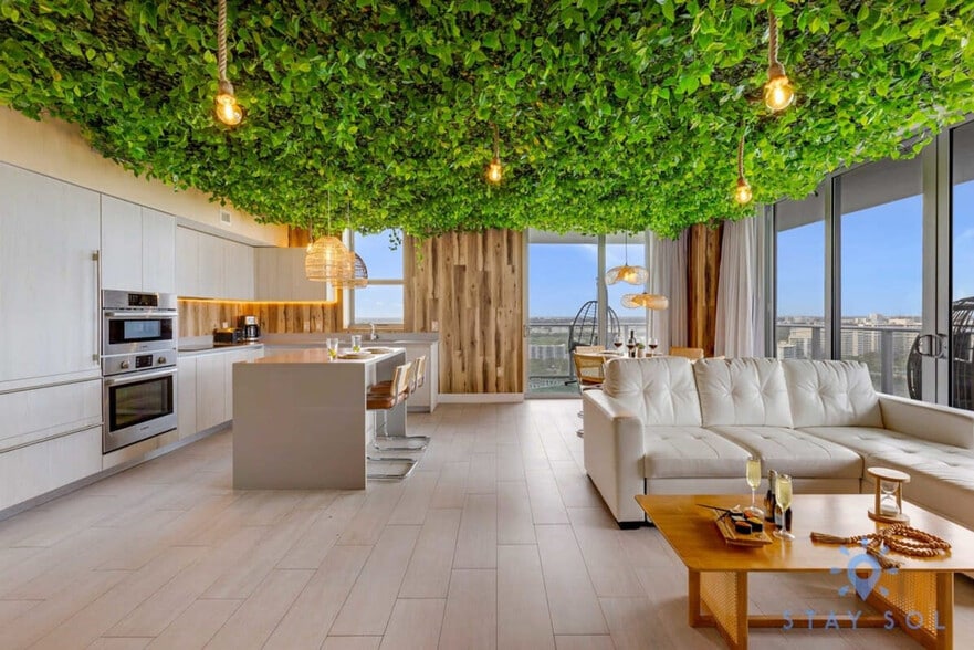 Building Photo - 4010 S Ocean Dr