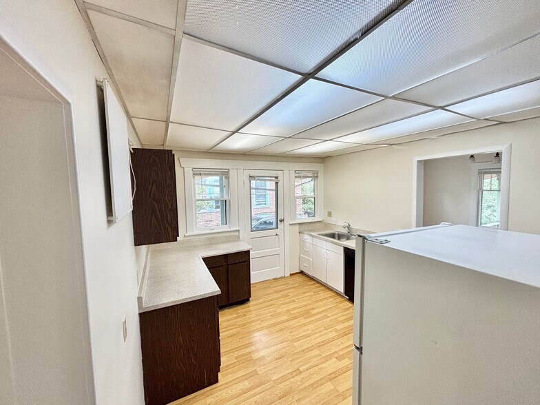 Building Photo - 4457 Woodland Park Ave N