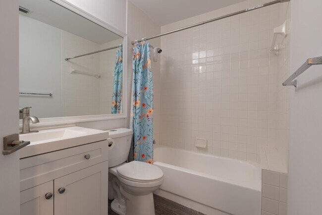 Building Photo - 10651 Buttonwood Lake Dr