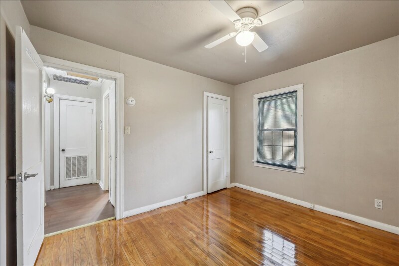 Building Photo - 2985 Emile St
