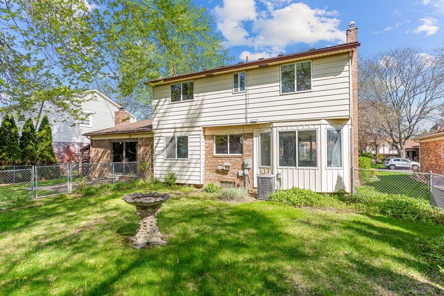 Building Photo - 46323 Gainsborough Dr