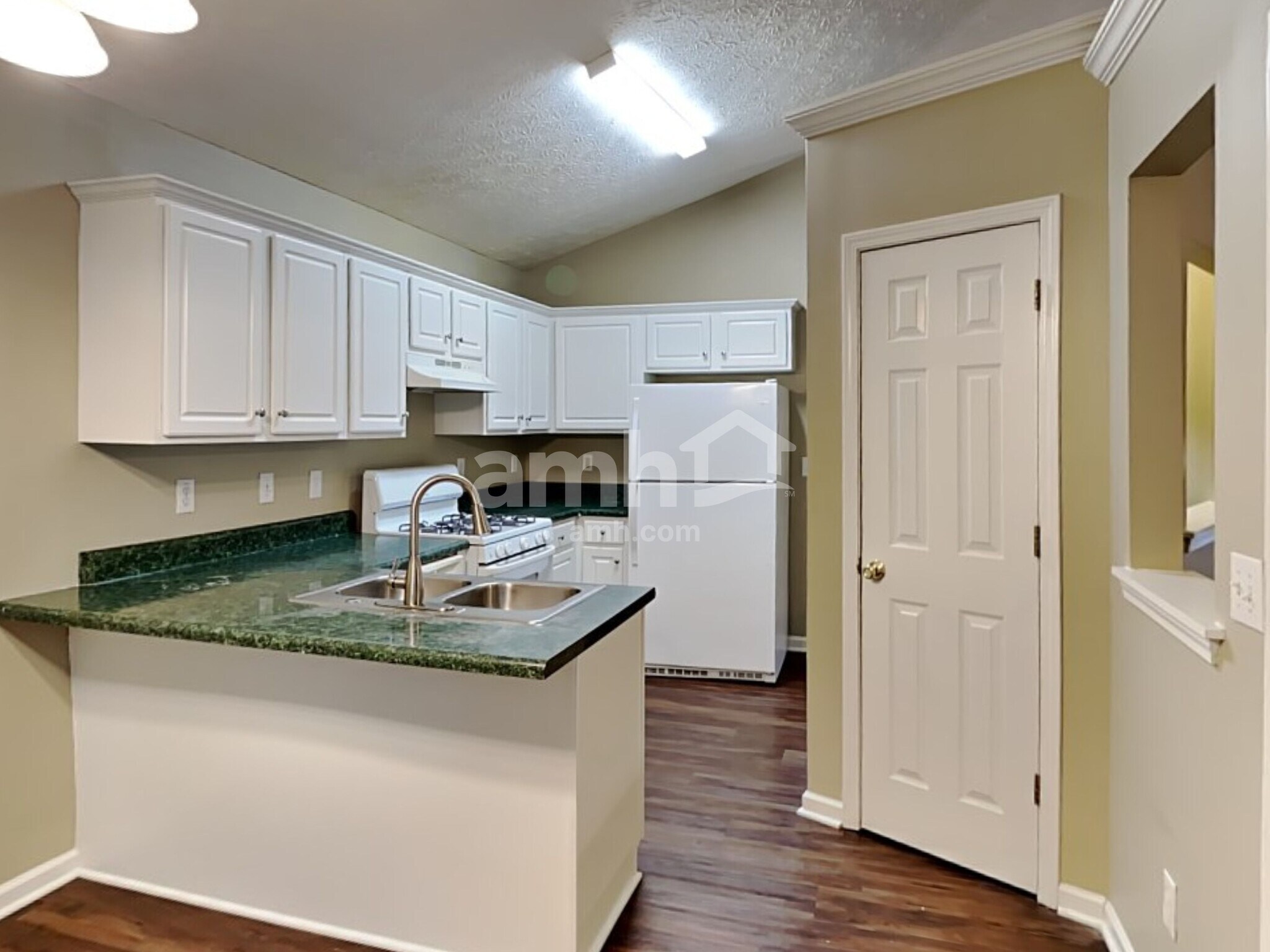 Building Photo - 3626 Clubside Walk NW