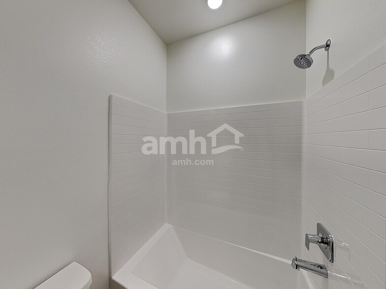 Building Photo - 541 Sacred Lotus Pl