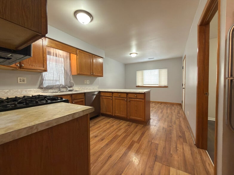 Building Photo - 6812 S East End Ave