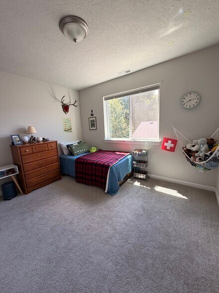 Building Photo - 7193 SE Cheryl Ct