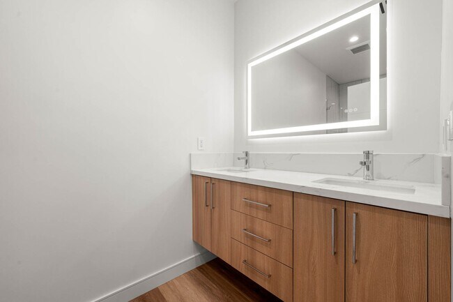 Building Photo - 1920 S Sherbourne Dr