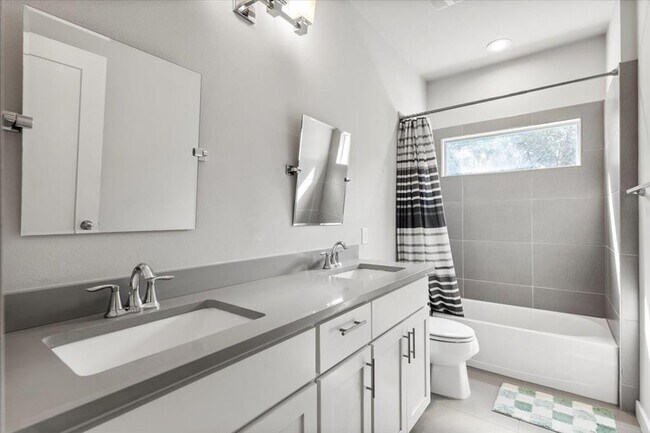 Building Photo - 15202 Cavalier Canyon Dr