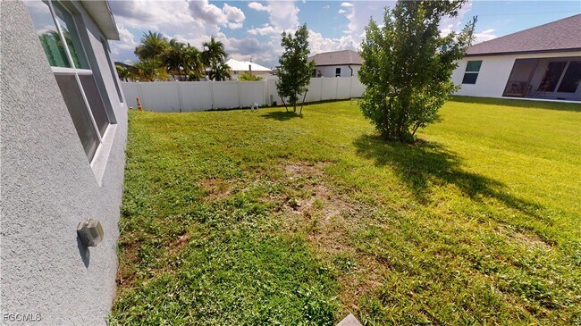 Building Photo - 3530 NE 21st Ave