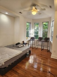 Building Photo - Bright and spacious three bedroom unit in a great location in Brewerytown