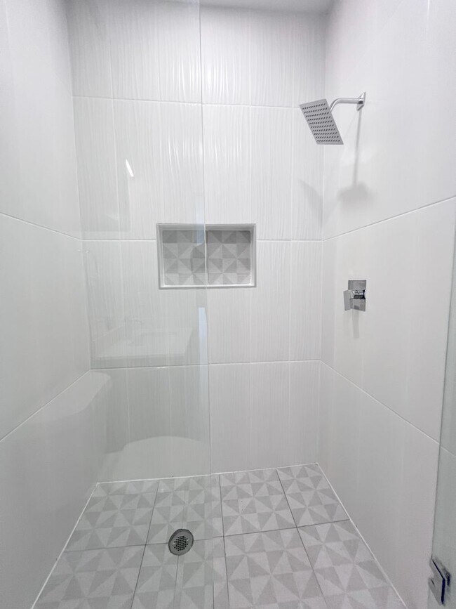Building Photo - 1st Month Free!  Brand New 3Bed/2Bath - Vi...