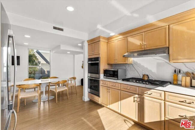 Building Photo - 1650 Clear View Dr