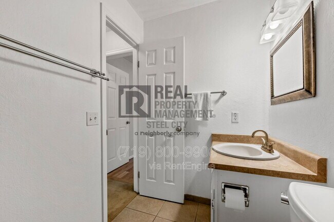 Building Photo - 12 Chicory Ct