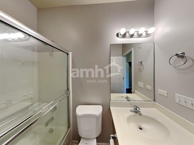 Building Photo - 1400 Bridgehampton Dr