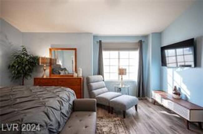 Building Photo - Gorgeous 3 Bedroom Remodeled Near Summerlin