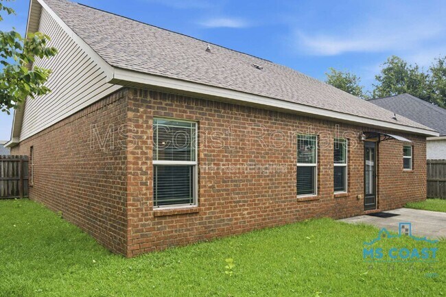 Building Photo - 915 Old Towne St