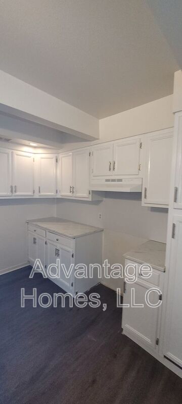 Building Photo - 829 N 70th Terrace