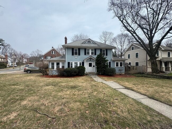 Building Photo - 859 Fellsway W