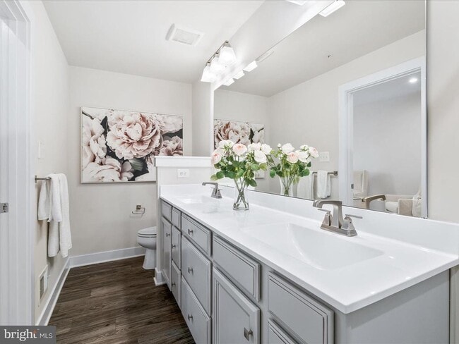 Building Photo - 5940 Etterbeek St