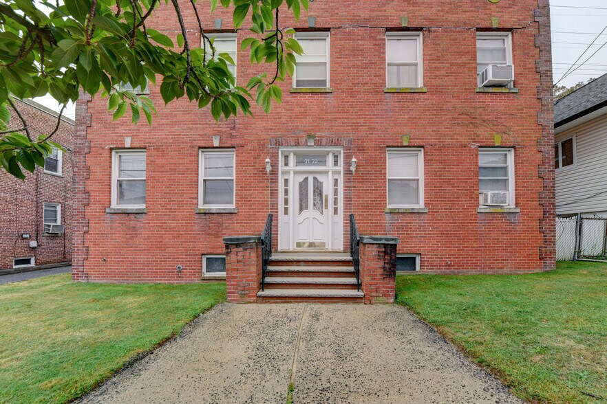 Building Photo - 71 Carmer Ave