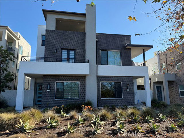 Building Photo - 273 Novel