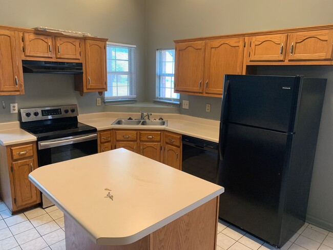 Building Photo - Under repair!