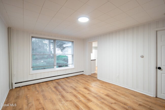 Building Photo - 37 Undine St