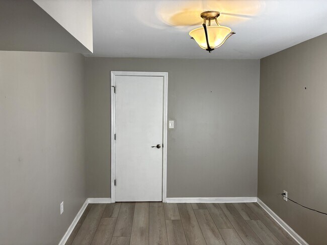 Building Photo - 4106 Woodlawn Pike
