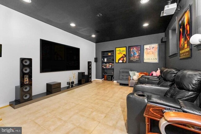 Building Photo - 1445 Mayhurst Blvd