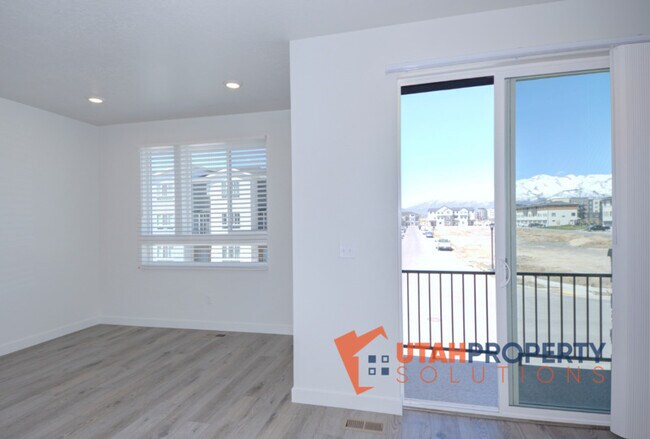 Building Photo - 952 W 500 S