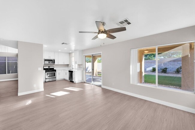 Building Photo - Stunning Remodeled Summerlin Home!